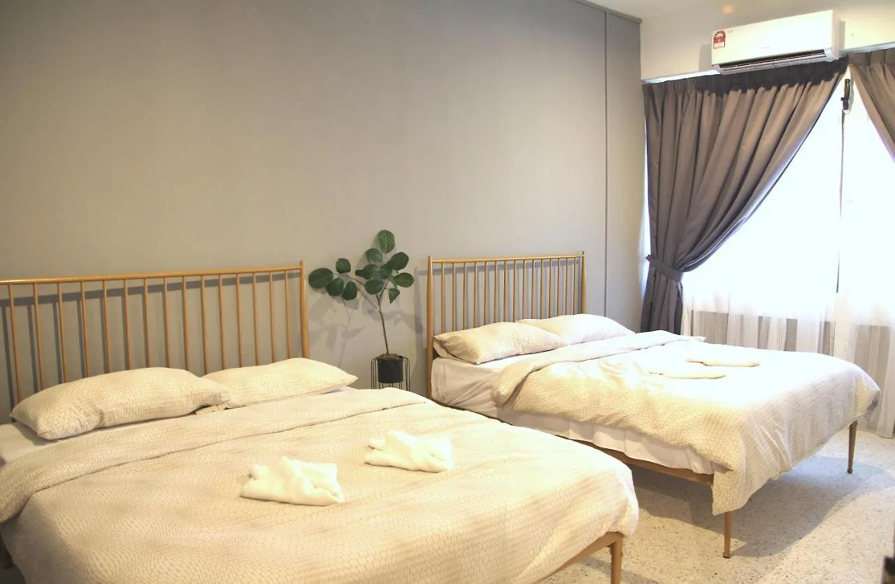 Mom Mark Inn location